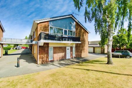 2 bedroom Flat for sale in Cherry Tree Court, Kirby Muxloe, LE9