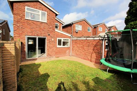 4 bedroom Detached house for sale in Claybrook Avenue, Braunstone Town, LE3