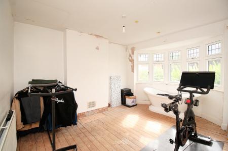 3 bedroom Semi-detached house for sale in Cooden Avenue, Leicester, LE3