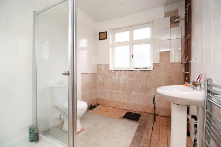 3 bedroom Semi-detached house for sale in Cooden Avenue, Leicester, LE3