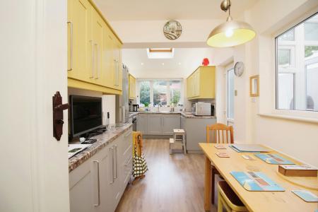 3 bedroom Semi-detached house for sale in Cooden Avenue, Leicester, LE3