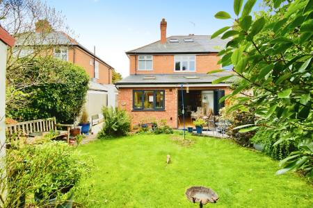 3 bedroom Semi-detached house for sale in Cooden Avenue, Leicester, LE3