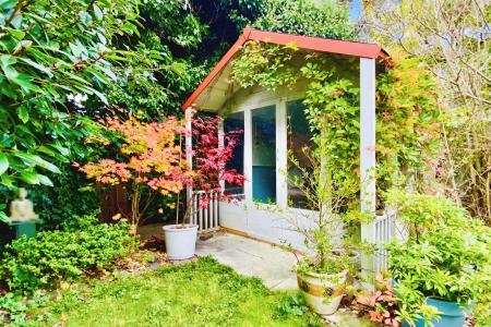 3 bedroom Semi-detached house for sale in Cooden Avenue, Leicester, LE3