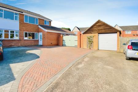 4 bedroom Semi-detached house for sale in Derwent Close, Earl Shilton, LE9