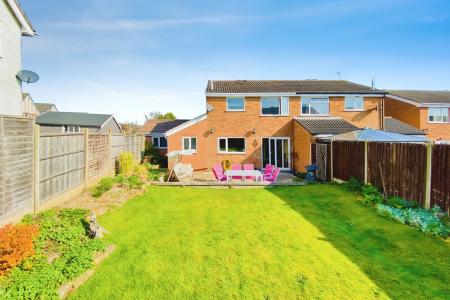 4 bedroom Semi-detached house for sale in Derwent Close, Earl Shilton, LE9