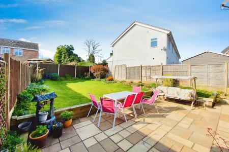 4 bedroom Semi-detached house for sale in Derwent Close, Earl Shilton, LE9