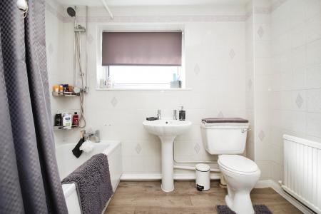 4 bedroom Semi-detached house for sale in Derwent Close, Earl Shilton, LE9