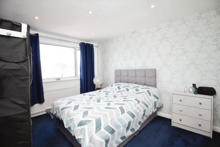 4 bedroom Semi-detached house for sale in Derwent Close, Earl Shilton, LE9