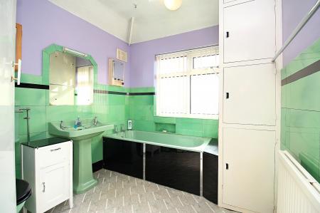 3 bedroom Semi-detached house for sale in Edward Avenue, Braunstone Town, LE3