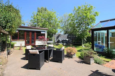 4 bedroom Semi-detached house for sale in Elmdale Road, Earl Shilton, LE9