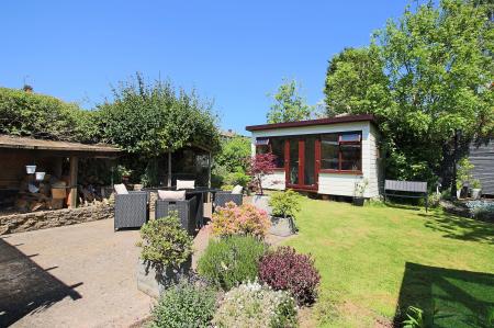 4 bedroom Semi-detached house for sale in Elmdale Road, Earl Shilton, LE9