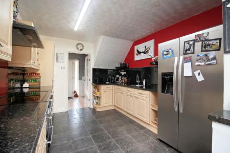 4 bedroom Semi-detached house for sale in Elmdale Road, Earl Shilton, LE9