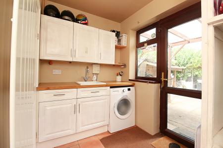 4 bedroom Semi-detached house for sale in Elmdale Road, Earl Shilton, LE9