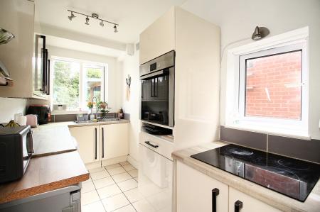 3 bedroom Semi-detached house for sale in Fairbourne Road, Braunstone Town, LE3