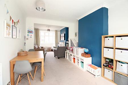 3 bedroom Semi-detached house for sale in Fairbourne Road, Braunstone Town, LE3