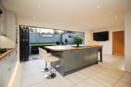 5 bedroom Detached house for sale in Fairefield Crescent, Glenfield, LE3