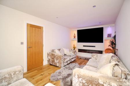 5 bedroom Detached house for sale in Fairefield Crescent, Glenfield, LE3