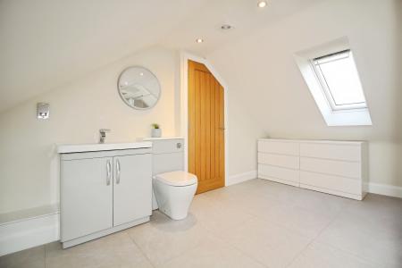 5 bedroom Detached house for sale in Fairefield Crescent, Glenfield, LE3