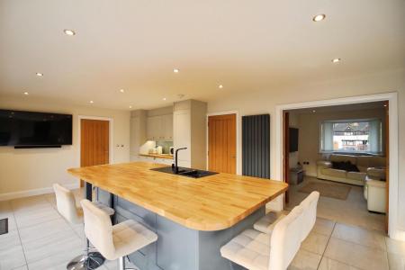 5 bedroom Detached house for sale in Fairefield Crescent, Glenfield, LE3