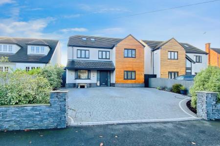 5 bedroom Detached house for sale in Fairefield Crescent, Glenfield, LE3