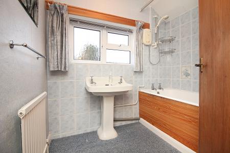 3 bedroom Detached house for sale in Farmway, Braunstone Town, LE3