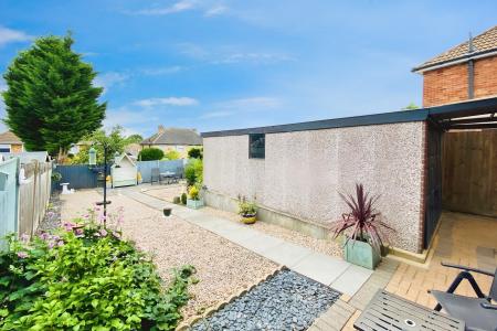 3 bedroom Semi-detached house for sale in Fieldhurst Avenue, Braunstone Town, LE3