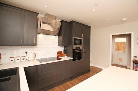 4 bedroom Detached house for sale in Fieldway, Earl Shilton, LE9