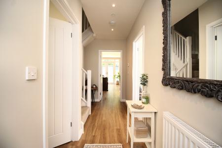 4 bedroom Detached house for sale in Fieldway, Earl Shilton, LE9