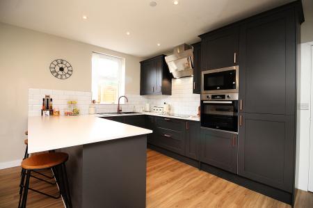 4 bedroom Detached house for sale in Fieldway, Earl Shilton, LE9