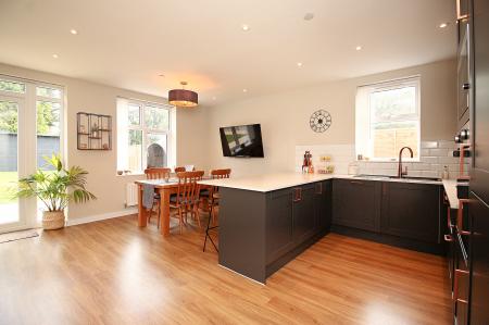 4 bedroom Detached house for sale in Fieldway, Earl Shilton, LE9