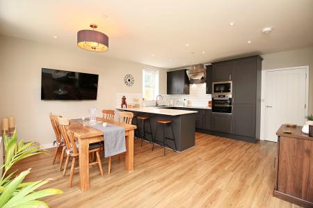 4 bedroom Detached house for sale in Fieldway, Earl Shilton, LE9