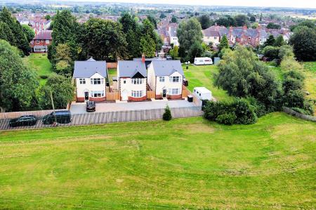 4 bedroom Detached house for sale in Fieldway, Earl Shilton, LE9