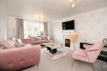 5 bedroom Detached house for sale in Forest House Lane, Leicester Forest East, LE3