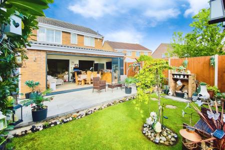 3 bedroom Detached house for sale in Guinevere Way, Leicester Forest East, LE3