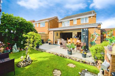 3 bedroom Detached house for sale in Guinevere Way, Leicester Forest East, LE3