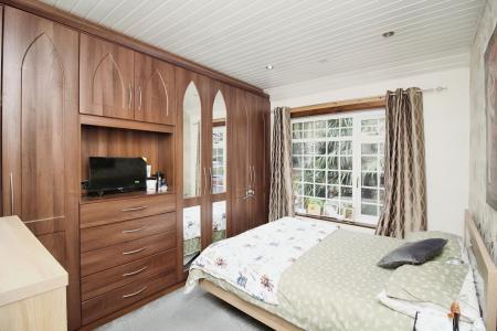 3 bedroom Semi-detached house for sale in Hallam Crescent East, Braunstone, LE3