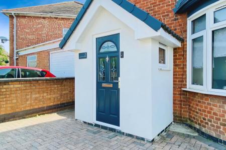 3 bedroom Semi-detached house for sale in Hardie Crescent, Leicester, LE3