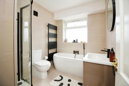 3 bedroom Semi-detached house for sale in Hardie Crescent, Leicester, LE3