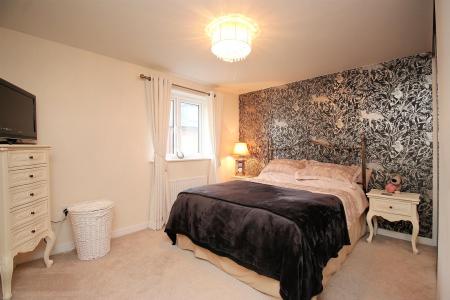 4 bedroom Detached house for sale in Hawthorn Grove, Sapcote, LE9