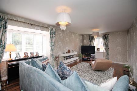 4 bedroom Detached house for sale in Hawthorn Grove, Sapcote, LE9