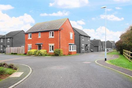 4 bedroom Detached house for sale in Hawthorn Grove, Sapcote, LE9