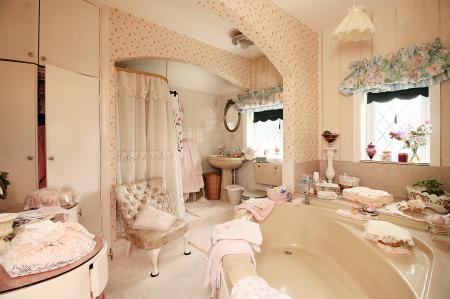 2 bedroom Semi-detached house for sale in Hinckley Road, Leicester Forest East, LE3