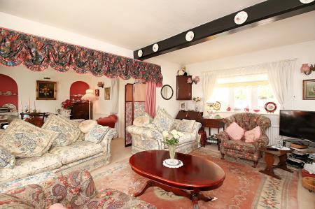 2 bedroom Semi-detached house for sale in Hinckley Road, Leicester Forest East, LE3