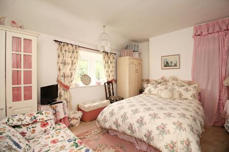 2 bedroom Semi-detached house for sale in Hinckley Road, Leicester Forest East, LE3