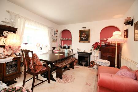 2 bedroom Semi-detached house for sale in Hinckley Road, Leicester Forest East, LE3