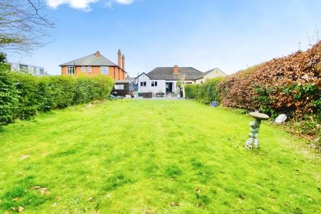 2 bedroom Semi-detached bungalow for sale in Hinckley Road, Leicester Forest East, LE3