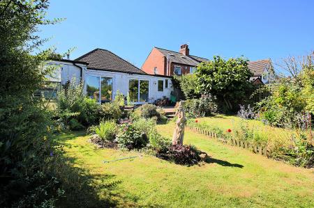 3 bedroom Detached house for sale in Hinckley Road, Leicester Forest East, LE3