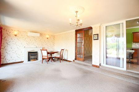 3 bedroom Detached house for sale in Hinckley Road, Leicester Forest East, LE3