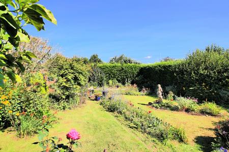 3 bedroom Detached house for sale in Hinckley Road, Leicester Forest East, LE3