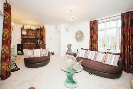 3 bedroom Town house for sale in Extended Home - Hockley Farm Road, Braunstone, LE3